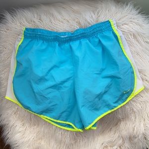 NIKE SHORTS